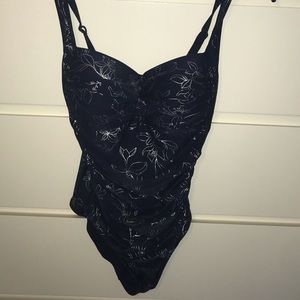 Niptuck Australia Size 6 One Piece